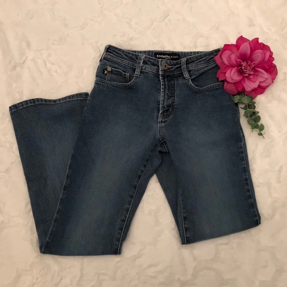 Express Jeans Stretch Fit & Flare (imperfect) 3/4s - Picture 9 of 9